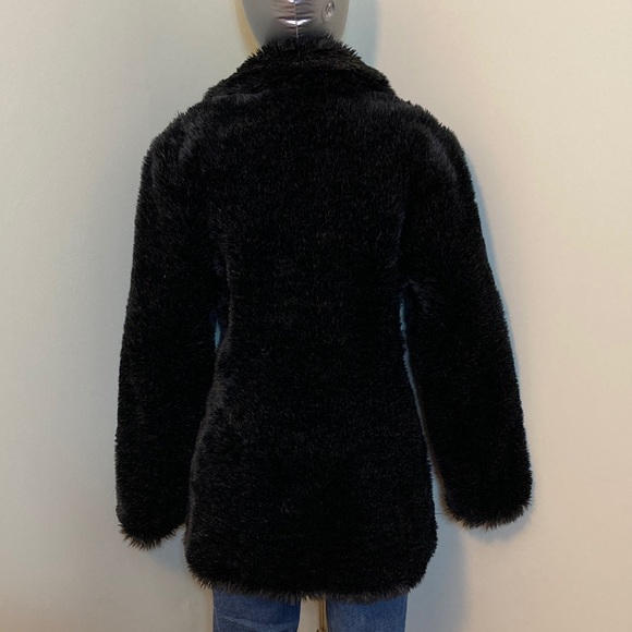 Elegant Black Teddy Jacket - Picture 5 of 10